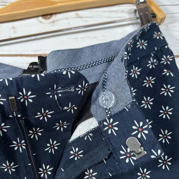 Banana Republic Navy Blue w Red Geometric Print Patterned Shorts | Size 0 - Picture 6 of 8